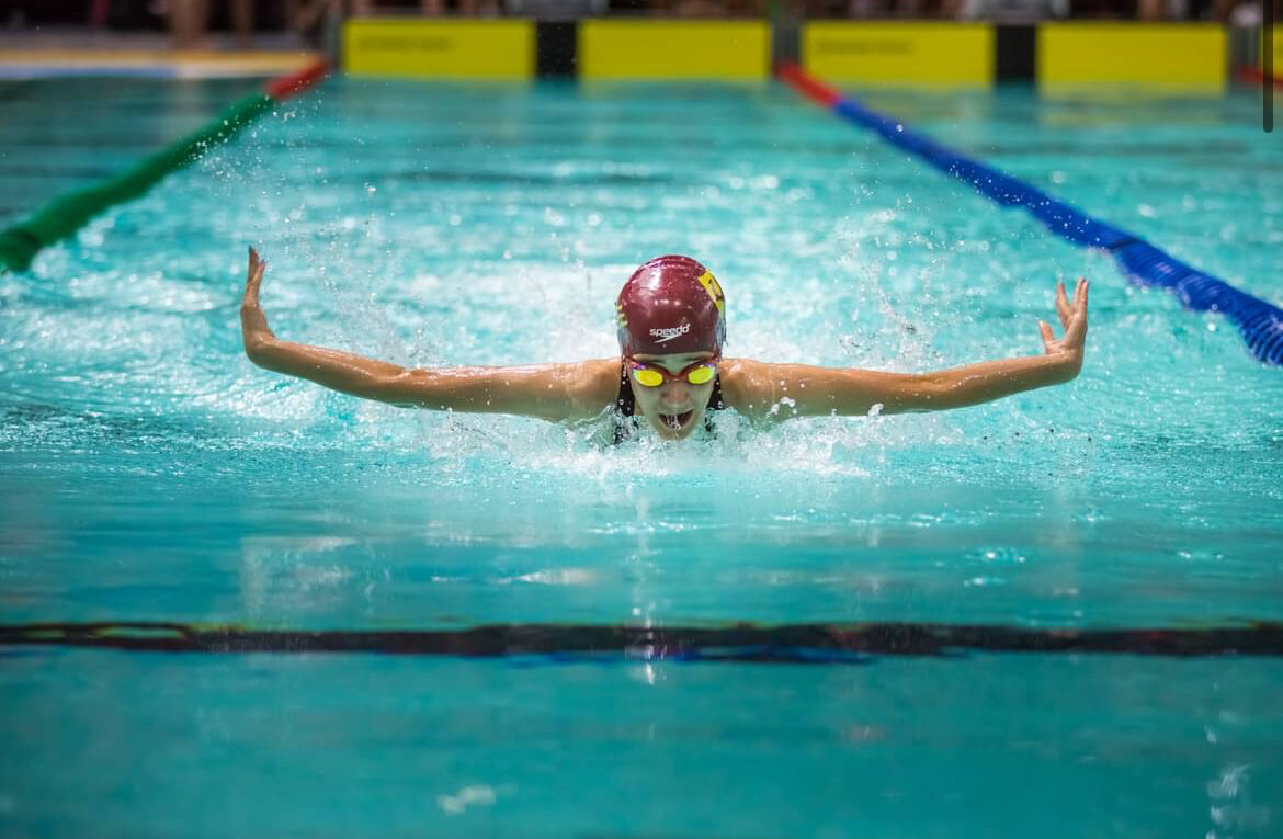Nageur de Neptune Natation en pleine action au papillon